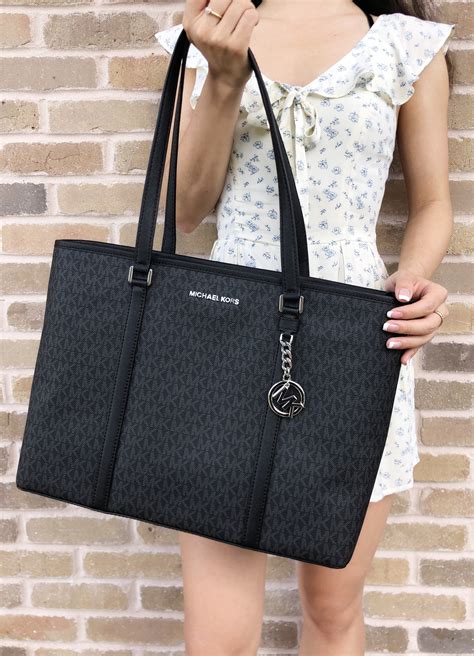 michael kors big classic tote zip|michael kors tote with zipper.